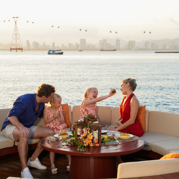 Khách sạn gần viện hải dương học Nha Trang - Vinpearl Beachfront Nha Trang
