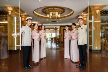 Nghỉ dưỡng xa hoa tại khách sạn Hương Giang Huế tọa lạc bên dòng sông Hương thơ mộng