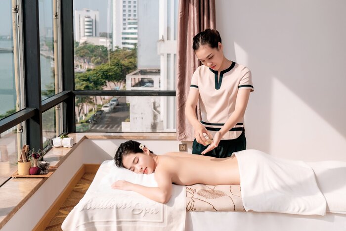 tái tạo năng lượng ở khu spa thuộc khách sạn gần công viên châu Á Asia Park