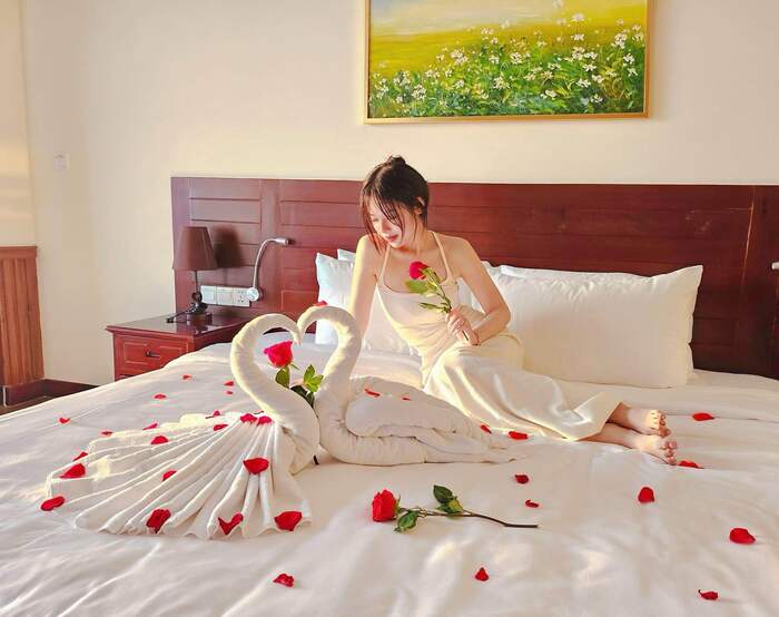 không gian phòng nghỉ sang trọng ở khách sạn gần sân bay Phú Quốc