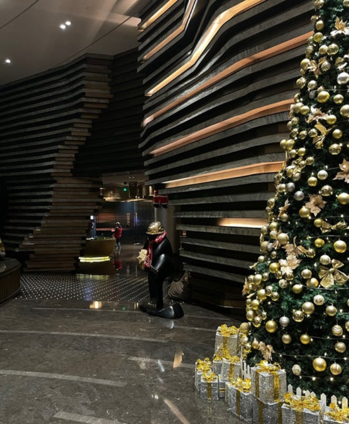 Không gian bên trong InterContinental Shanghai Wonderland vô cùng độc đáo, sang trọng.