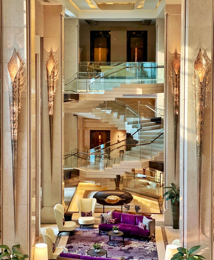 Không gian bên trong đầy sang trọng của khách sạn Bangkok - Siam Kempinski Hotel