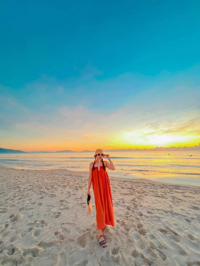 vui chơi ở khách sạn gần sân bay Cam Ranh nằm bên bờ biển