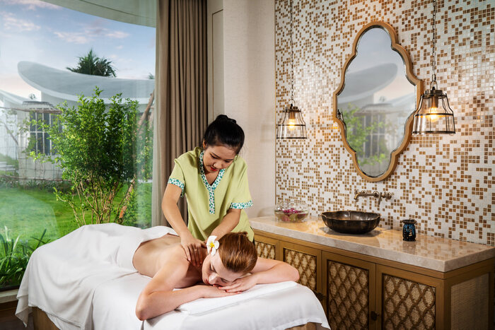 trị liệu tại khu spa ở khách sạn gần sân bay Cam Ranh