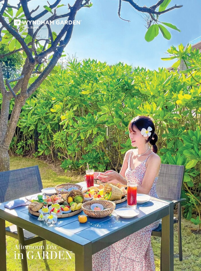 nhà hàng sân vườn ở khách sạn gần sân bay Cam Ranh 