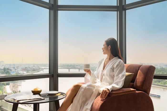 phòng nghỉ view sông thơ mộng tại khách sạn gần sân bay Cần Thơ