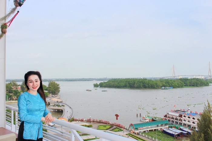 chiêm ngưỡng khung cảnh sông nước thơ mộng từ khách sạn gần sân bay Cần Thơ