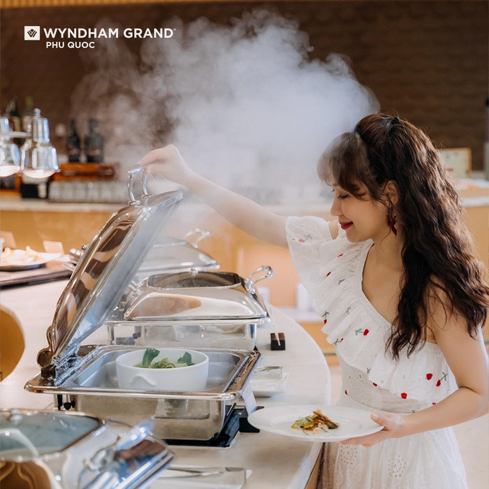 khám phá tiệc buffet ở khách sạn gần VinWonders Phú Quốc 