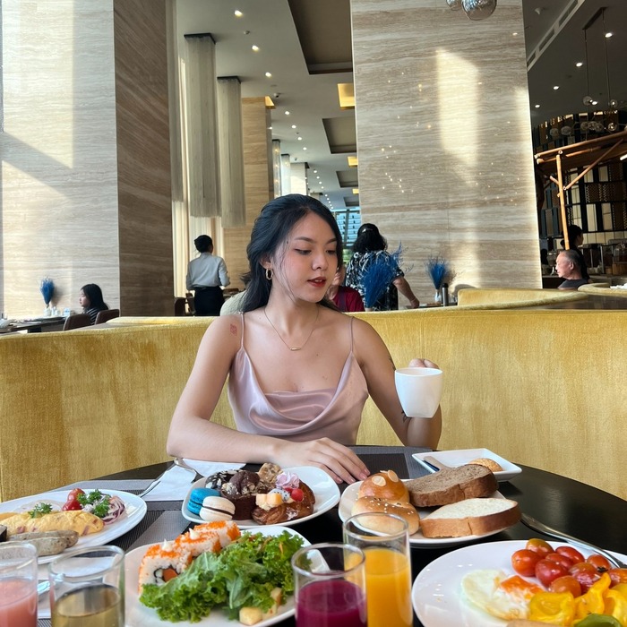 thưởng thức các món ăn đa dạng ở khách sạn gần VinWonders Phú Quốc 