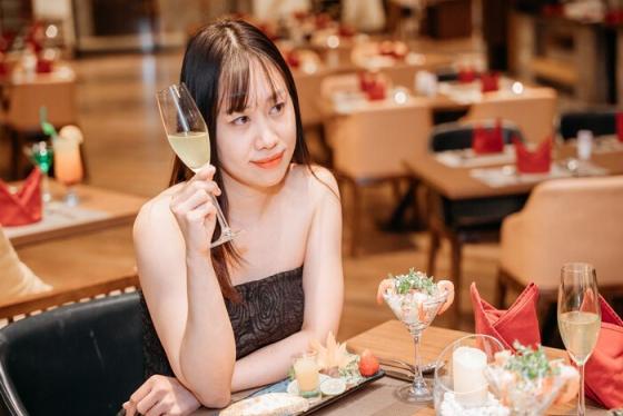 Nghỉ dưỡng mùa hè ‘cực cháy’ với top điểm dừng khách sạn nổi tiếng trung tâm Hạ Long