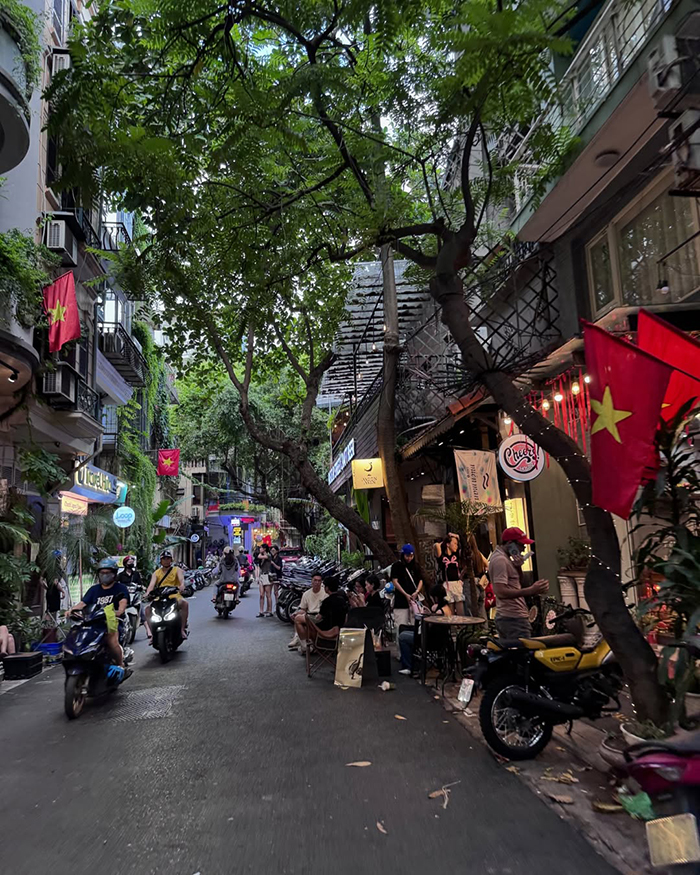 Khách Sạn 4 sao gần nhà tù hỏa lò Urban Alley nằm trên phố Hội Vũ