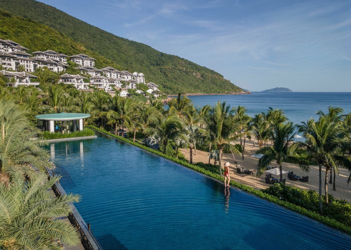 Trải nghiệm hồ bơi hướng biển tại InterContinental Đà Nẵng