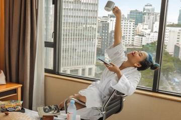 Đẳng cấp khách sạn 5 sao Renaissance Riverside Sài Gòn tọa lạc tại trung tâm thành phố sôi động