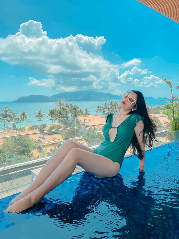 bể bơi ở Queen Ann Nha Trang