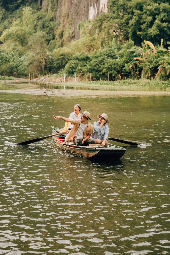 tham gia các hoạt động du lịch tại khách sạn gần khu du lịch Tràng An Ninh Bình 