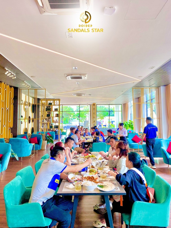 nhà hàng ở khách sạn gần sân bay Liên Khương 