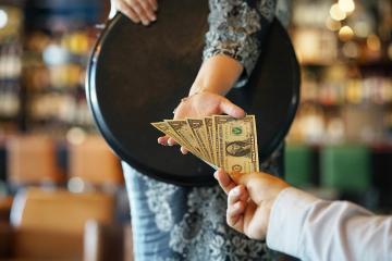 Một số lưu ý khi đưa tiền tip ở khách sạn bạn cần biết để trở thành người lịch sự