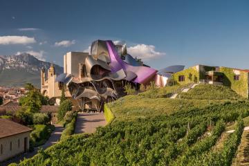 Khách sạn Marqués de Riscal, tuyệt tác kiến trúc thế kỷ 21 giữa cánh đồng nho hàng trăm năm tuổi