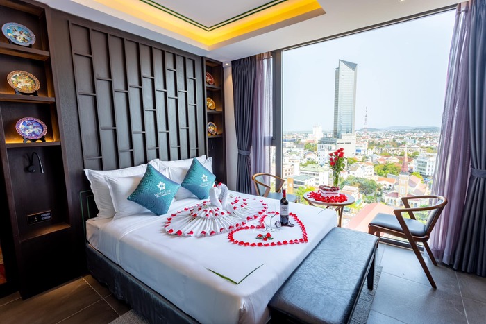 khách sạn White Lotus Huế