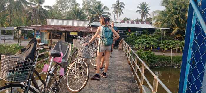 đạp xe khám phá khu vực xung quanh homestay chất lượng ở Cần Thơ 