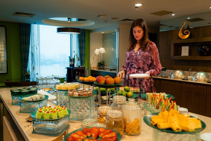 tiệc buffet ở khách sạn gần hồ Tây Hà Nội