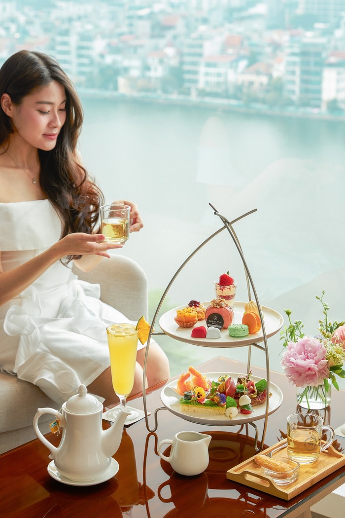 thưởng thức tiệc trà sang chảnh ở khách sạn gần hồ Tây Hà Nội