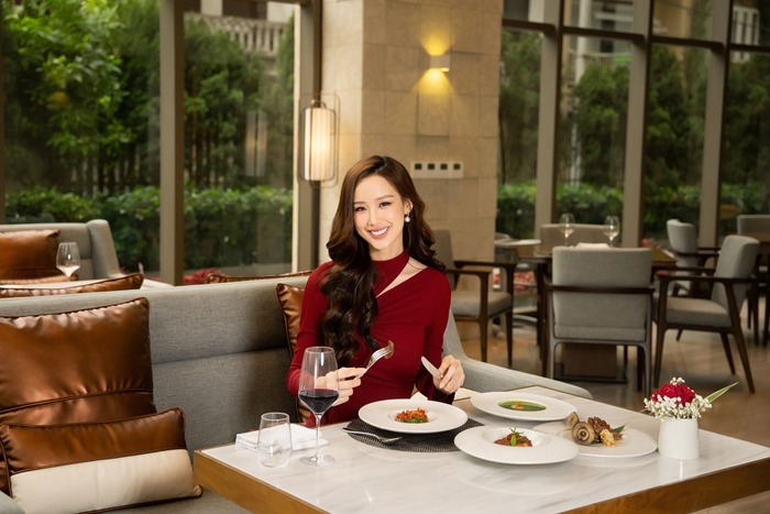 thưởng thức các món ăn hấp dẫn ở khách sạn gần hồ Tây Hà Nội
