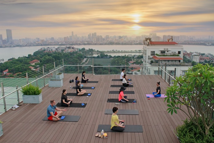tham gia các lớp học yoga ở khách sạn gần hồ Tây Hà Nội