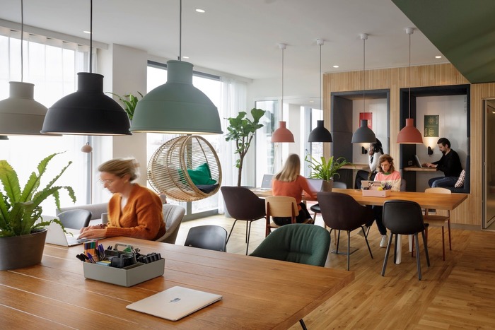 không gian làm việc tại khách sạn giá rẻ ở Paris