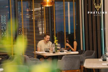 Khám phá nét đẹp quyến rũ nơi vịnh kỳ quan tại khách sạn Phát Linh Hạ Long tọa lạc trên đại lộ Marine