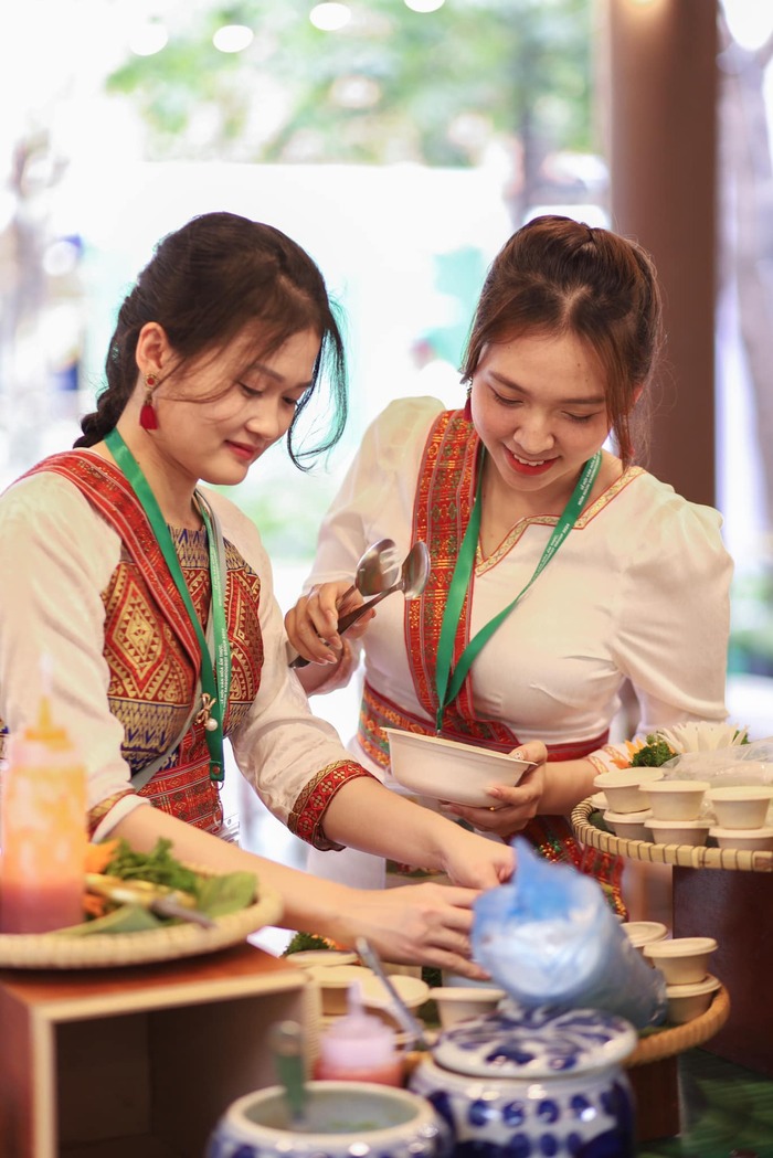 tiệc buffet tại khách sạn 4 sao ở Ninh Thuận