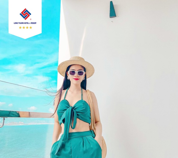 View ban công ngắm biển tại khách sạn 4 sao ở Ninh Thuận