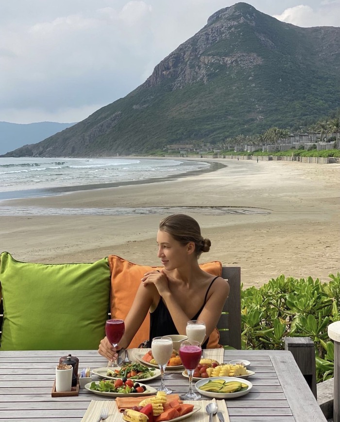 nhà hàng view biển ở khách sạn gần sân bay Côn Đảo