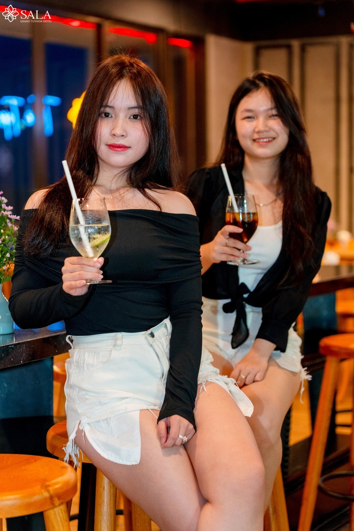 khách sạn gần sân bay Tuy Hòa sở hữu quầy bar sang trọng