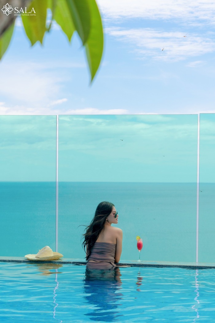 khách sạn gần sân bay Tuy Hòa sở hữu bể bơi view biển