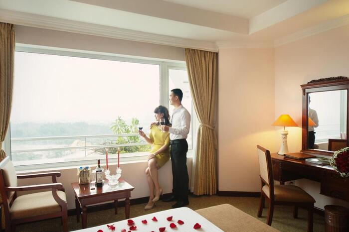 phòng nghỉ dưỡng sang trọng ở khách sạn gần sân bay Vinh