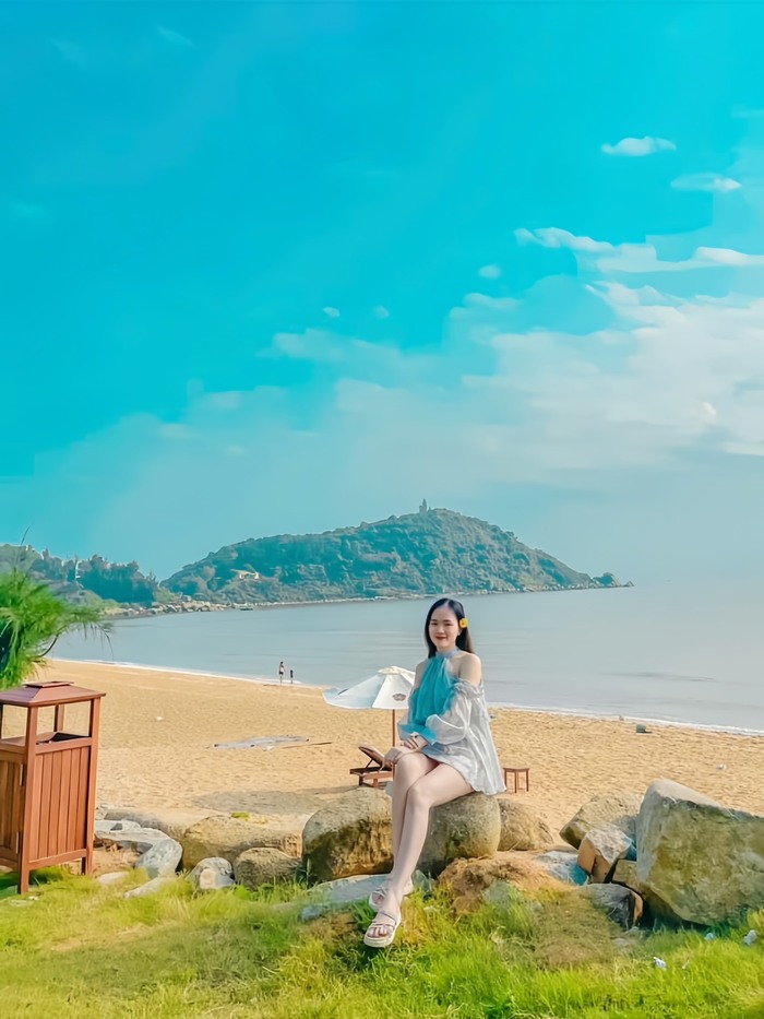 Quỳnh Viên Resort nằm bên bờ biển hữu tình