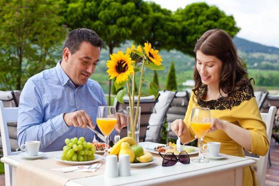 Hotel Riu Pravets Resort mê hoặc du khách bởi vẻ đẹp của núi rừng và thị trấn thanh bình