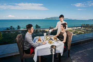 Mường Thanh Luxury Nha Trang – Thư giãn và trải nghiệm ngắm nhìn một trong những vịnh biển đẹp nhất thế giới