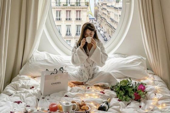 Bắt trend sống ảo ‘indoor’ với 8 cách tạo dáng chụp ảnh trong khách sạn ‘cực cháy’