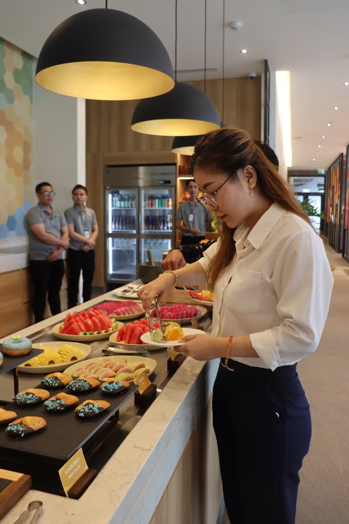 khách sạn 4 sao ở Bình Dương cung cấp các bữa tiệc buffet hấp dẫn