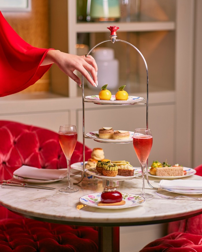 thưởng thức tiệc trà hấp dẫn tại khách sạn 5 sao ở London 