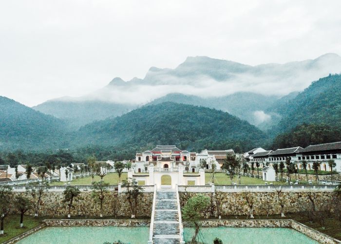 Vị trí đắc địa của Làng Nương Yên Tử dưới chân núi thiêng