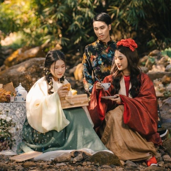 Chụp ảnh Làng Nương Yên Tử với cổ phục nổi bật