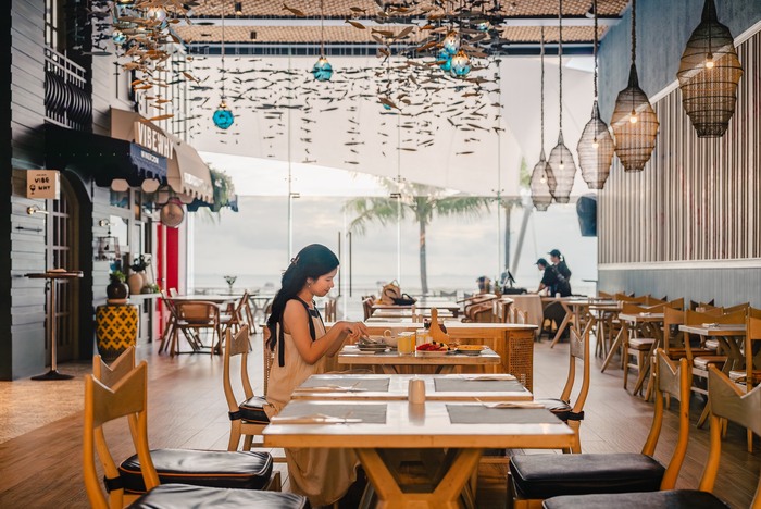 khám phá ẩm thực tại nhà hàng khách sạn 5 sao ở Phuket Thái Lan