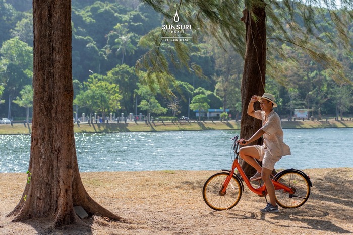 đạp xe khám phá khung cảnh xung quanh khách sạn 5 sao ở Phuket Thái Lan