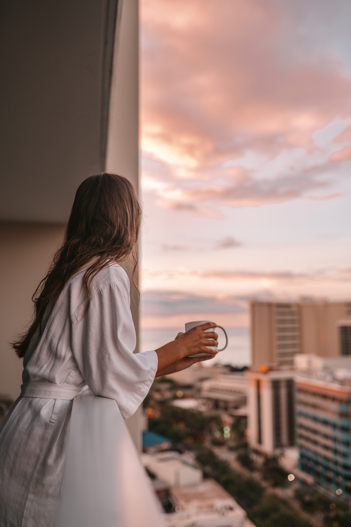 chiêm ngưỡng khung cảnh thành phố từ khách sạn gần bãi biển Waikiki 