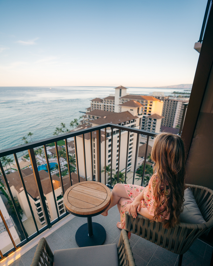 chiêm ngưỡng khung cảnh đại dương thơ mộng từ khách sạn gần bãi biển Waikiki 