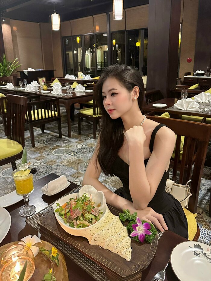 thưởng thức các món ăn hấp dẫn tại resort gần bãi biển Cửa Đại 