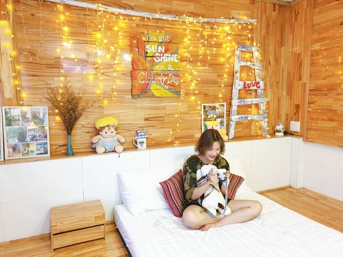 phòng nghỉ được trang trí đáng yêu tại homestay giá rẻ ở Huế